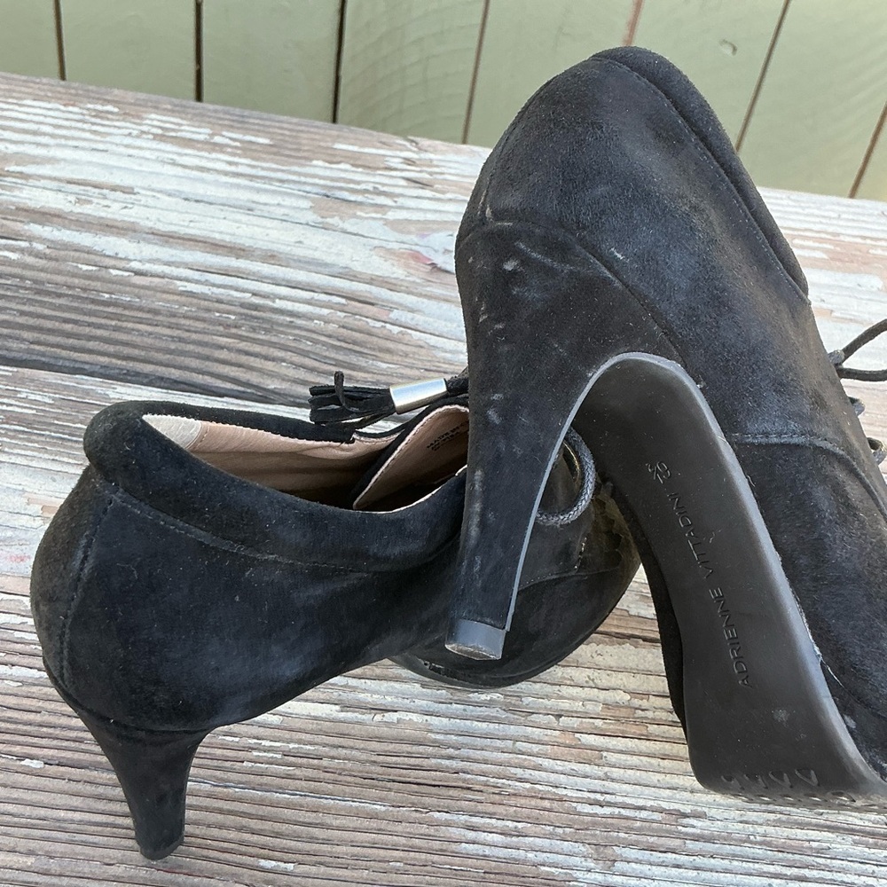 ADRIENNE VITTADINI BLACK SUEDE LEATHR PUMPS MULES OXFORD HEEL FRINGE TASSELS - Picture 3 of 9